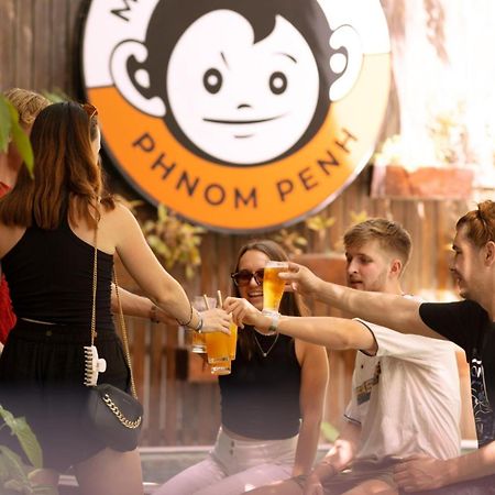 Mad Monkey Hostel Пномпень Экстерьер фото